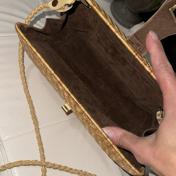 Gorgeous Vintage Bag-Tan Natural Fiber Exterior-Turn Lock Closure - Picture 11 of 16